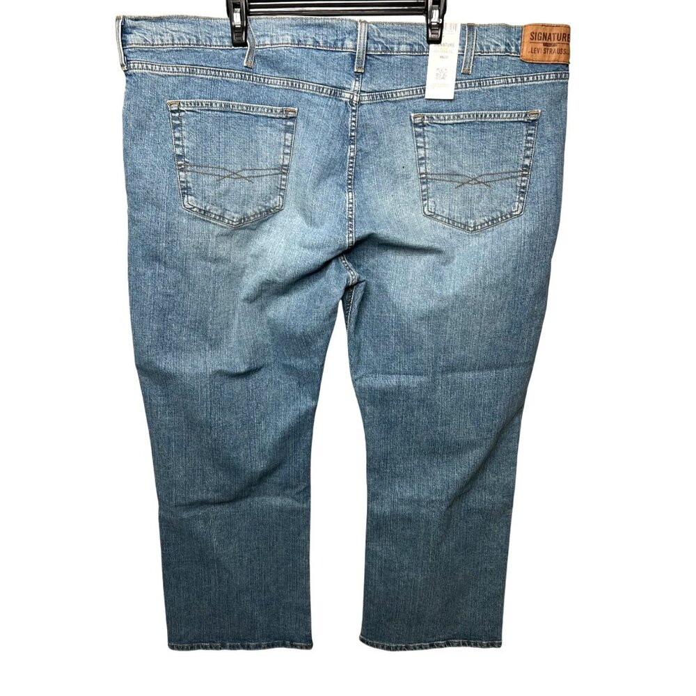 Signature Levi Strauss & Co. Mens Bootcut Jeans Blue Light Wash Denim 48/30 - Picture 3 of 13